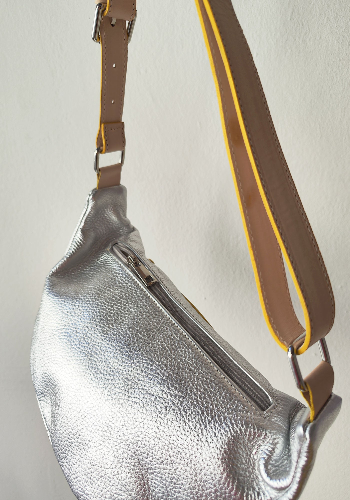 Sac Banane en Cuir Argenté